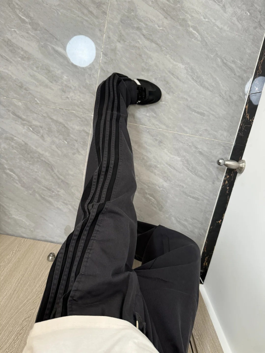 Pantaloni a gamba dritta Clean - Street Fashion Vibes recensione e prezzo